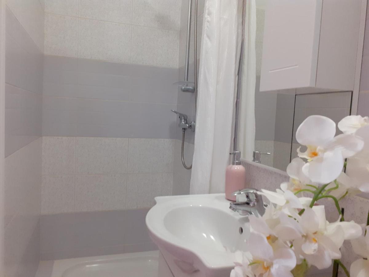Hotel Nina Baška Voda Esterno foto